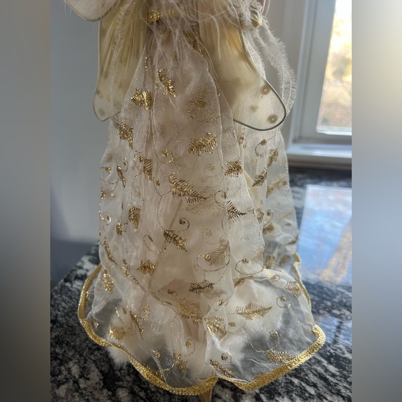 Angel playing a violin with wings and fine detail Ornament - Picture 8 of 8